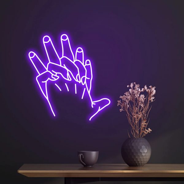 LYNS-HandHand-1